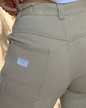 Load image into Gallery viewer, Vintage Gap Shorts
